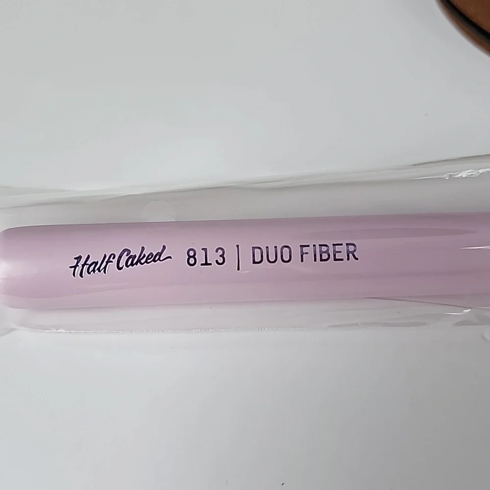 Half Caked 813 Duo Fiber Makeup Brush